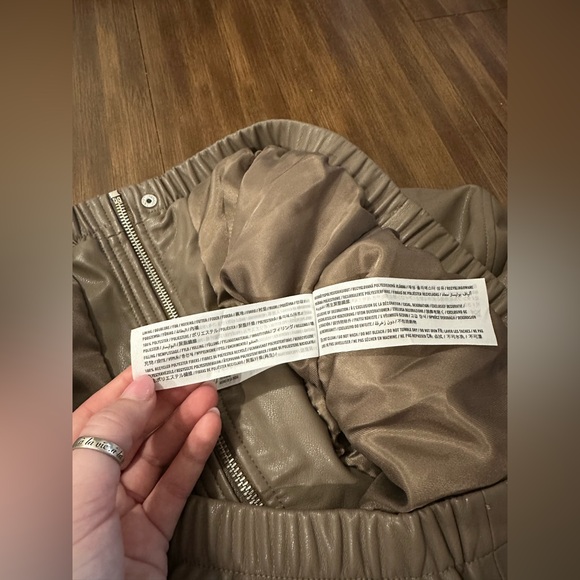 Abercrombie and Fitch Vegan Leather Shrunken Bomber Jacket sz Large beige tan - Picture 6 of 10